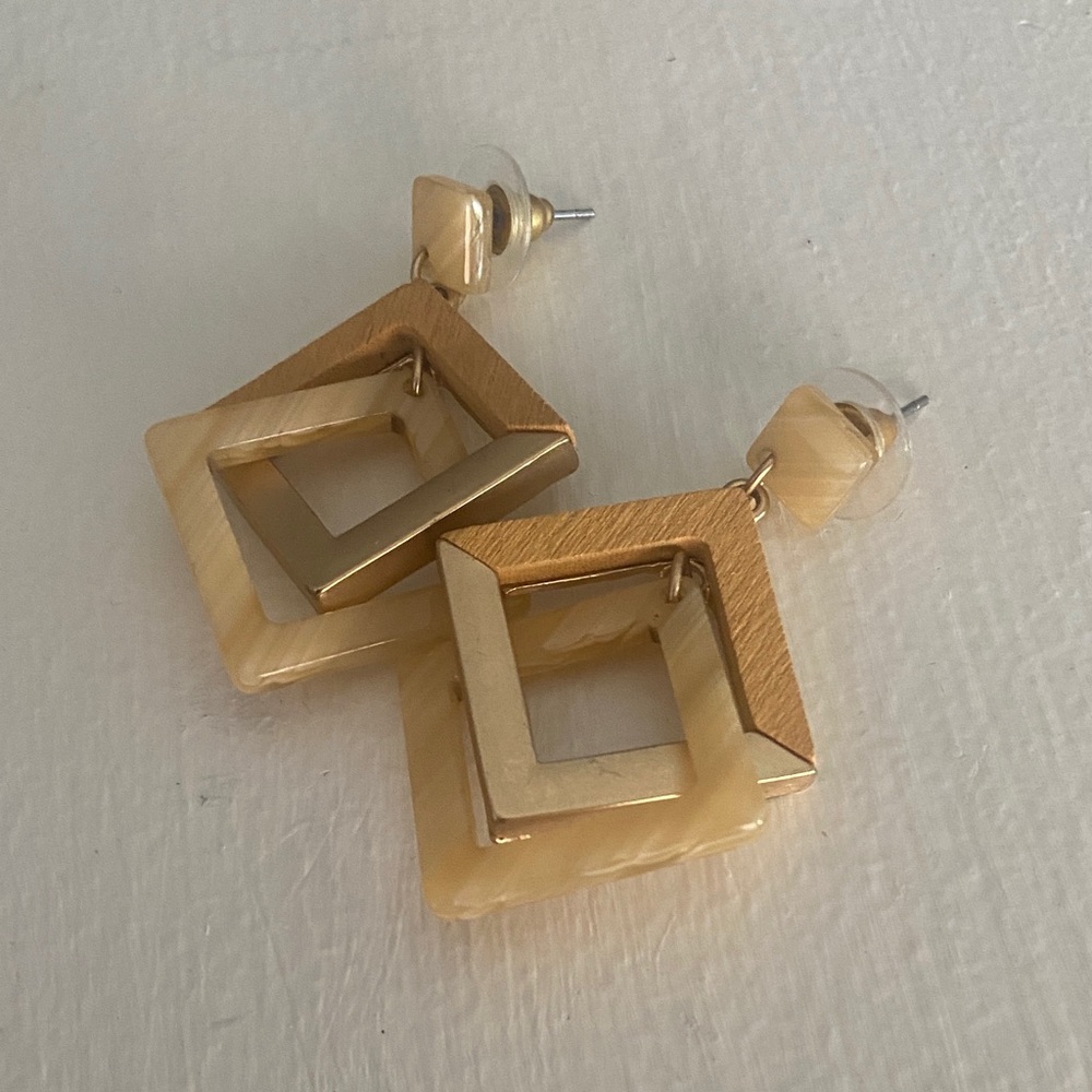 Elegant Gold and Cream Geometric Earrings